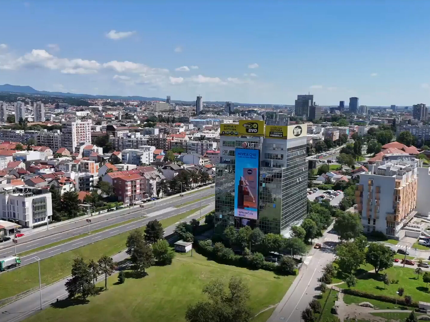 MEGA SCREEN VIOLETA & NIVEA 3D KAMPANJA
